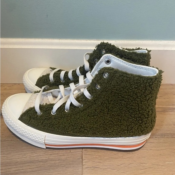 Converse All Stars Platform High Sherpa Sneakers Size 4 Size 5 Youth NEW - Picture 2 of 2